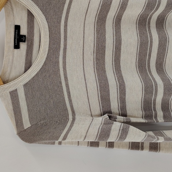 Banana Republic Factory Beige Cream Sweater Size Small Button Side Detail - Picture 2 of 8